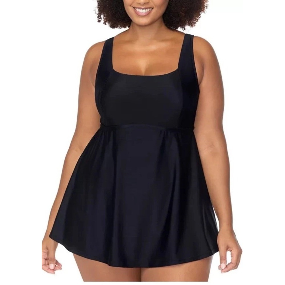 $98 Raisins Curve Trendy Plus Size Straya Underwire Swimdress Black 24W N840086